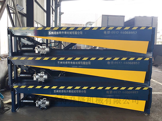 Fixed boarding bridge